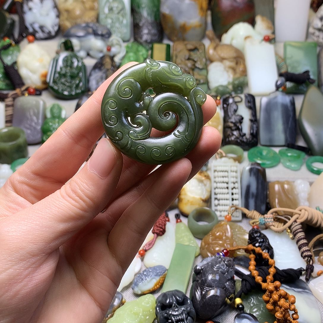 和田玉颈饰未镶嵌