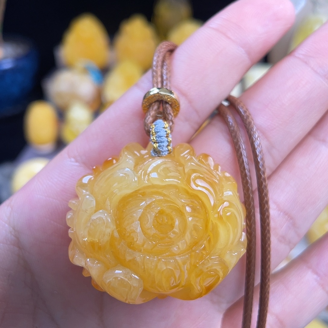 未镶嵌琥珀珠宝奇石
