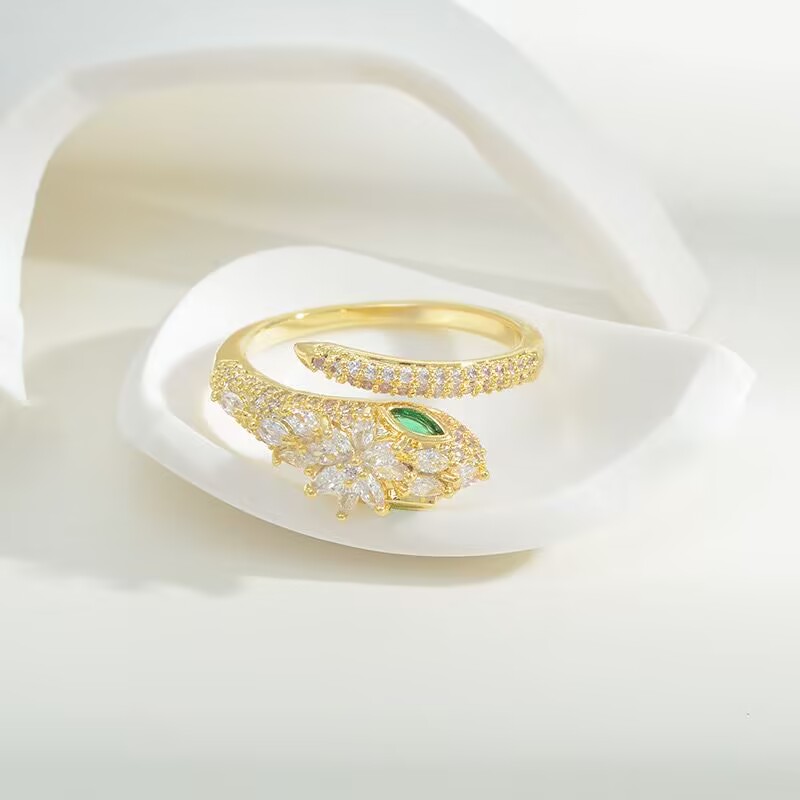 铜合金合成锆石戒指 《货号7922》蛇头戒指