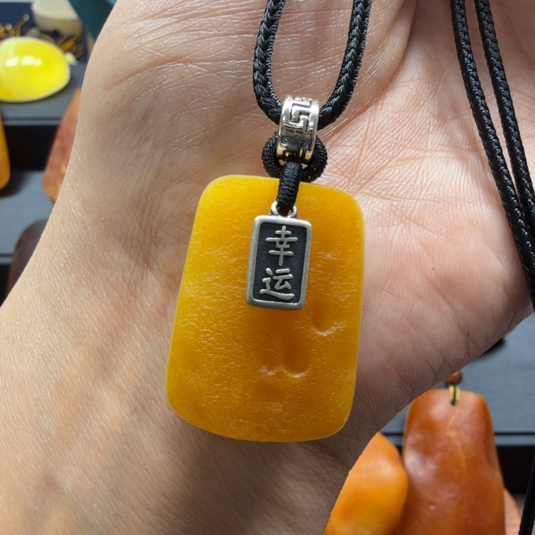 琥珀吊坠(赠链)未镶嵌