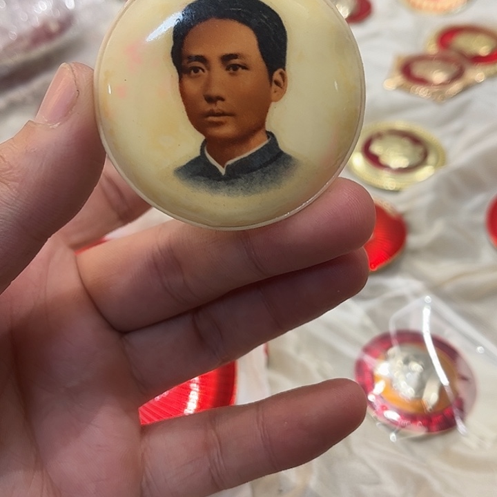 须***客像章哦一一回复你们好嘛