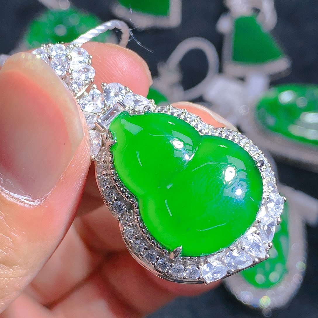 翡翠颈饰银S925镶嵌吊坠