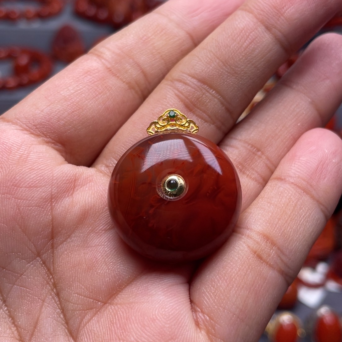 南红玛瑙18K金镶嵌珠宝奇石平安扣吊坠