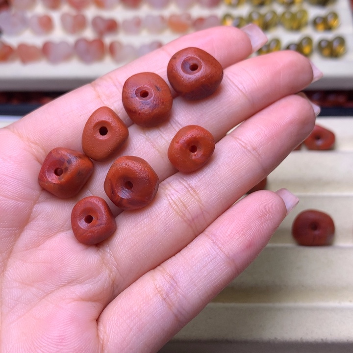 不***由南红玛瑙未镶嵌珠宝半成品22