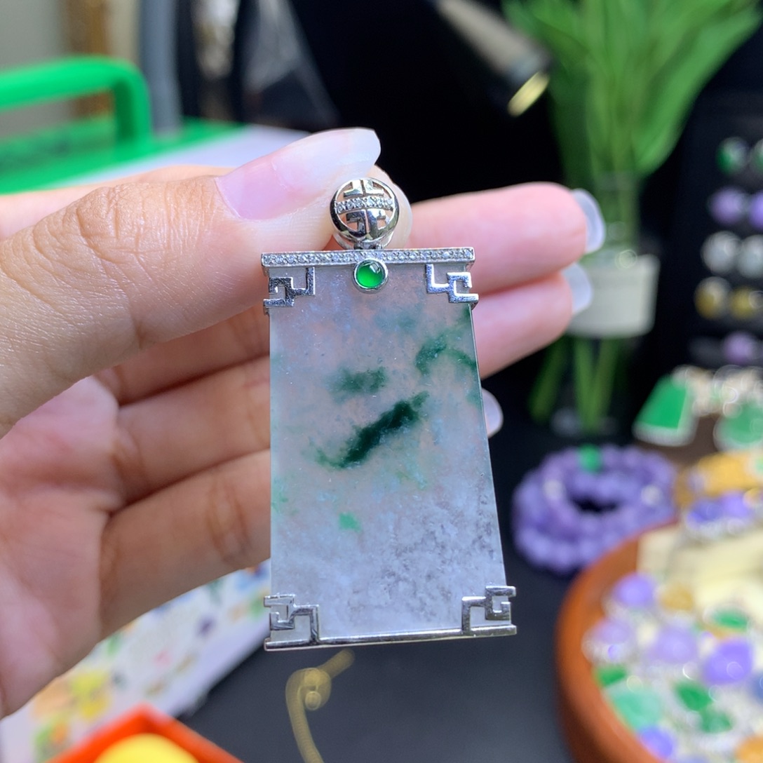 翡翠18K金镶嵌颈饰