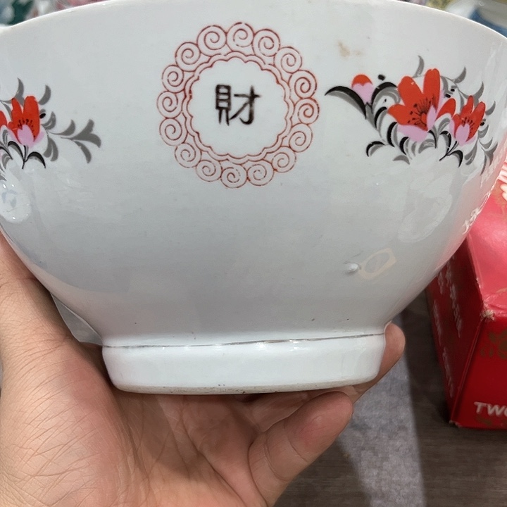 釉下五彩的瓷器和瓷器