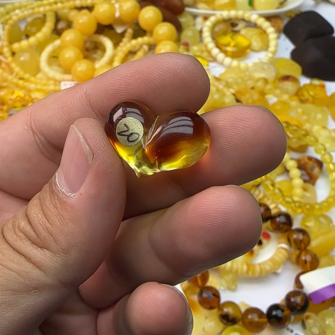 琥珀未镶嵌裸石2.25克