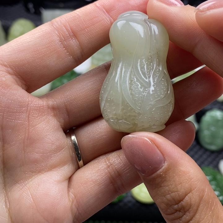 阿***罗和田玉未镶嵌颈饰