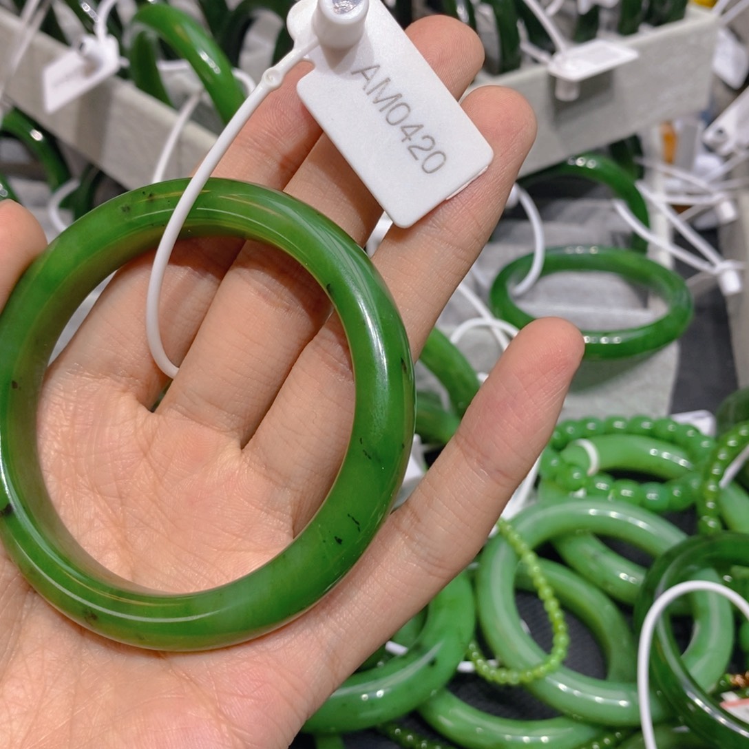 和田玉（碧玉）未镶嵌手镯