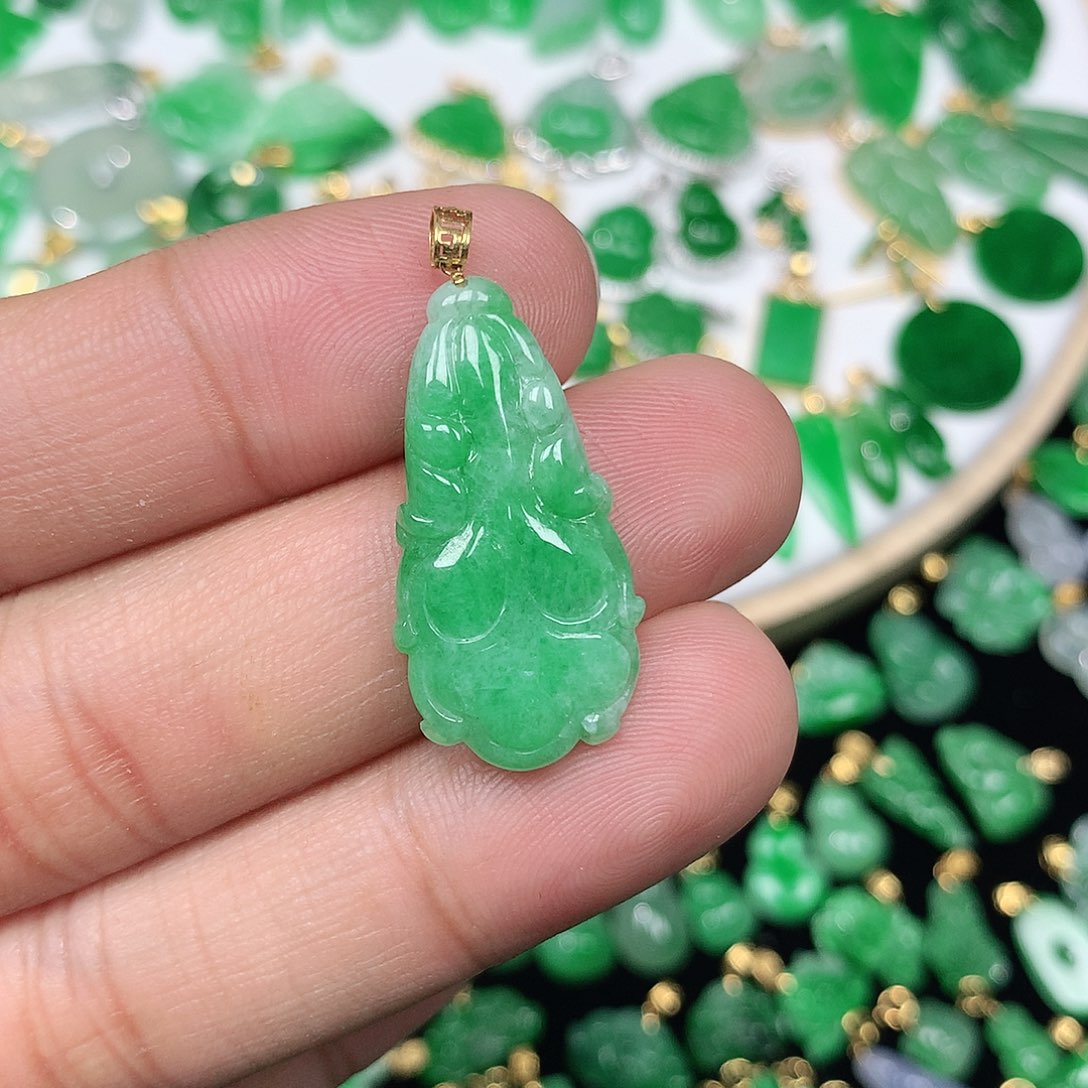 翡翠颈饰18K金镶嵌巨****精美飘阳绿白菜