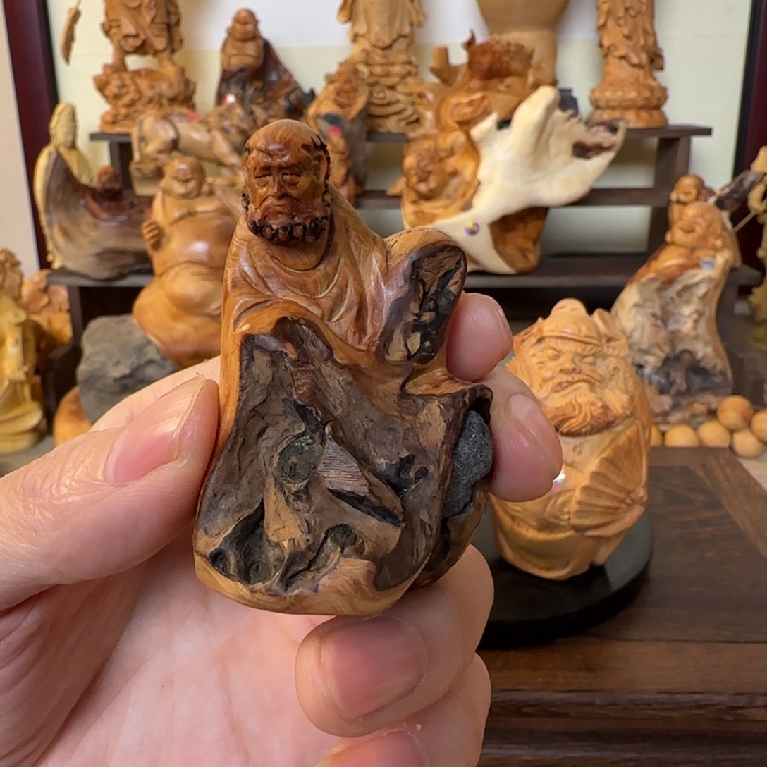 崖柏小木匠艺雕一物一拍