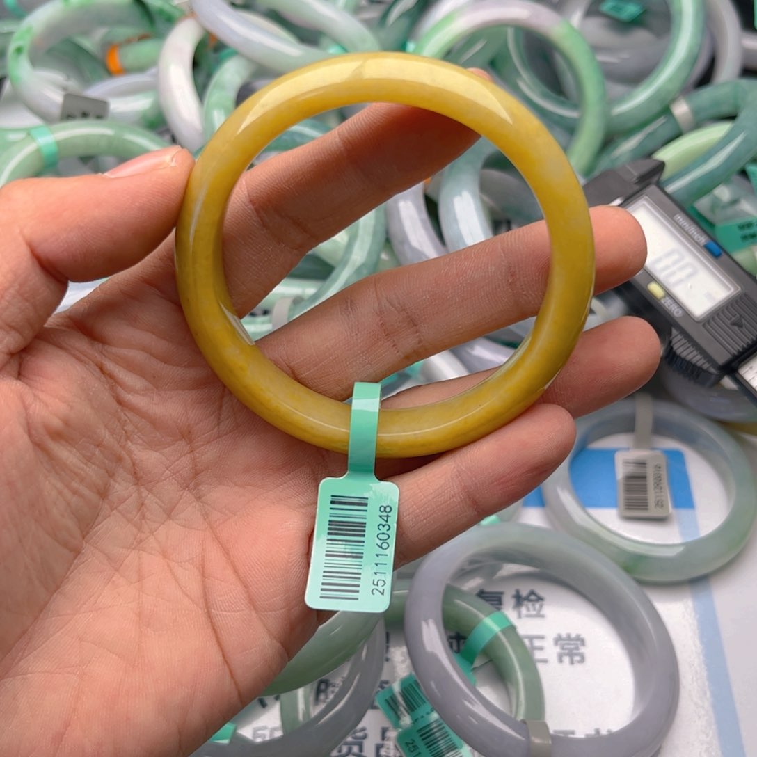 未镶嵌手镯翡翠6061。 80