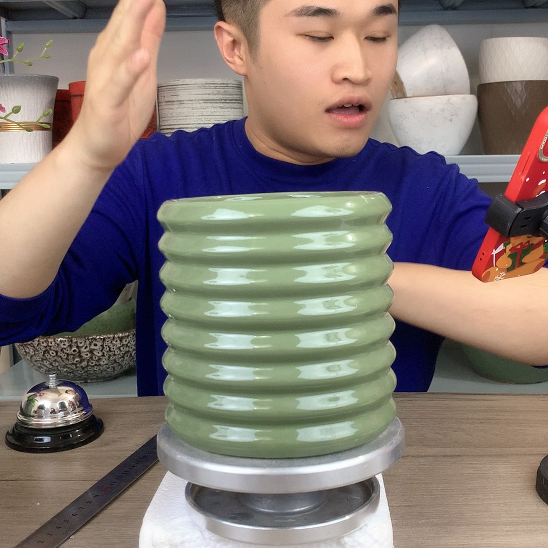 红陶绿色螺纹图案12x14一个花盆