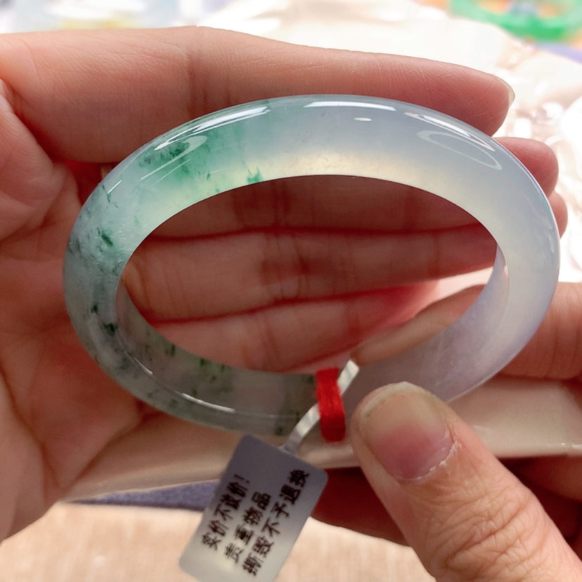 【闪购商品】翡翠手镯（贵妃镯）未镶嵌炸光毕业超值A