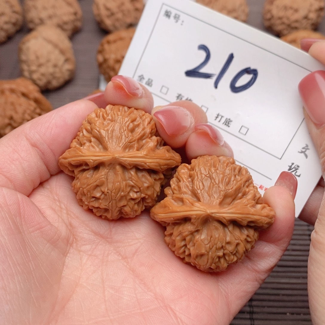 文玩核桃吊坠39宫灯210