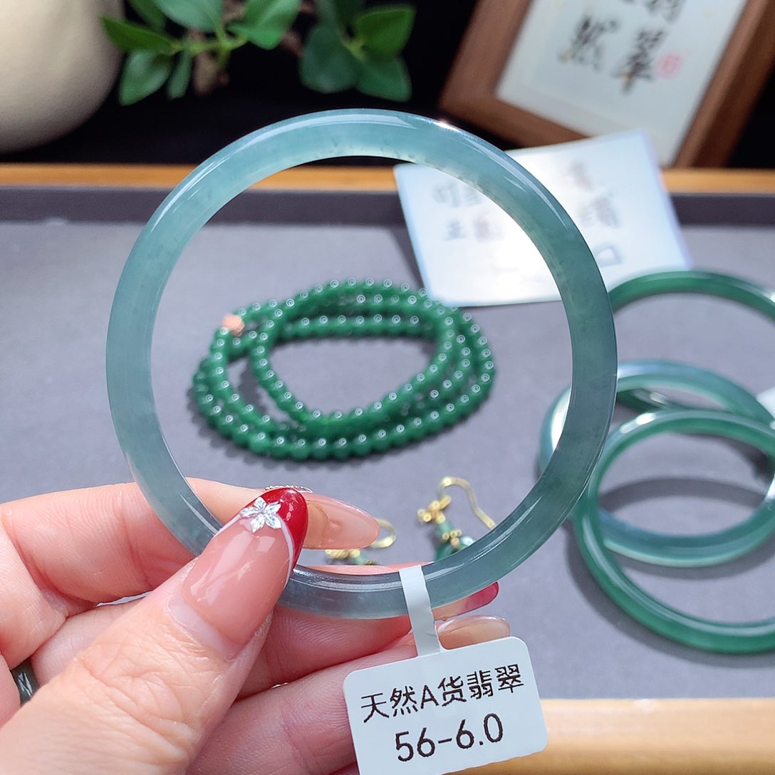 翡翠手镯（圆镯）未镶嵌