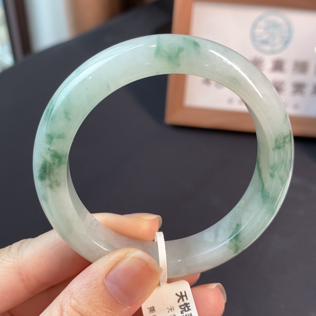 翡翠手镯未镶嵌飘花54.4有纹