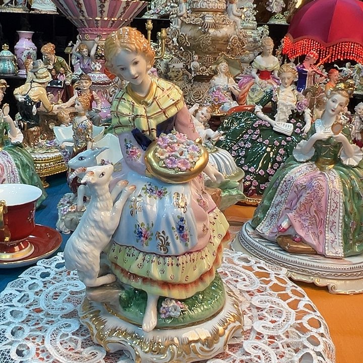 陶瓷羊女瓷偶 黄色 纯手工 老货库存