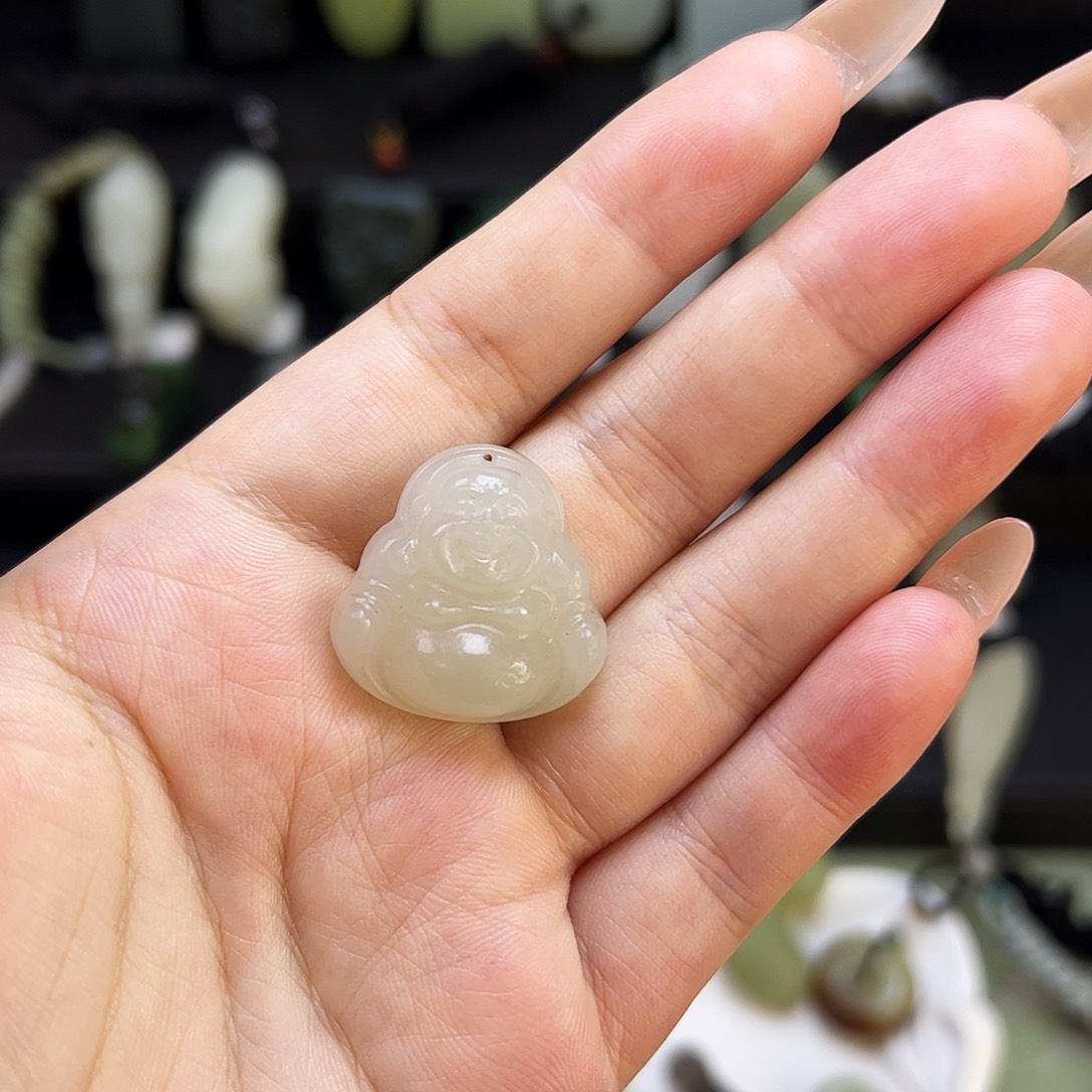 和田玉未镶嵌颈饰佛公