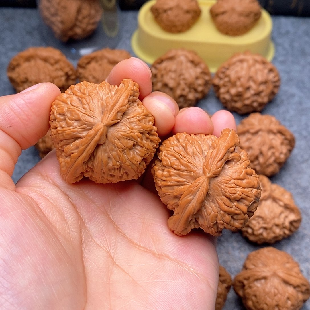 文玩核桃把件用****9白狮子42全品