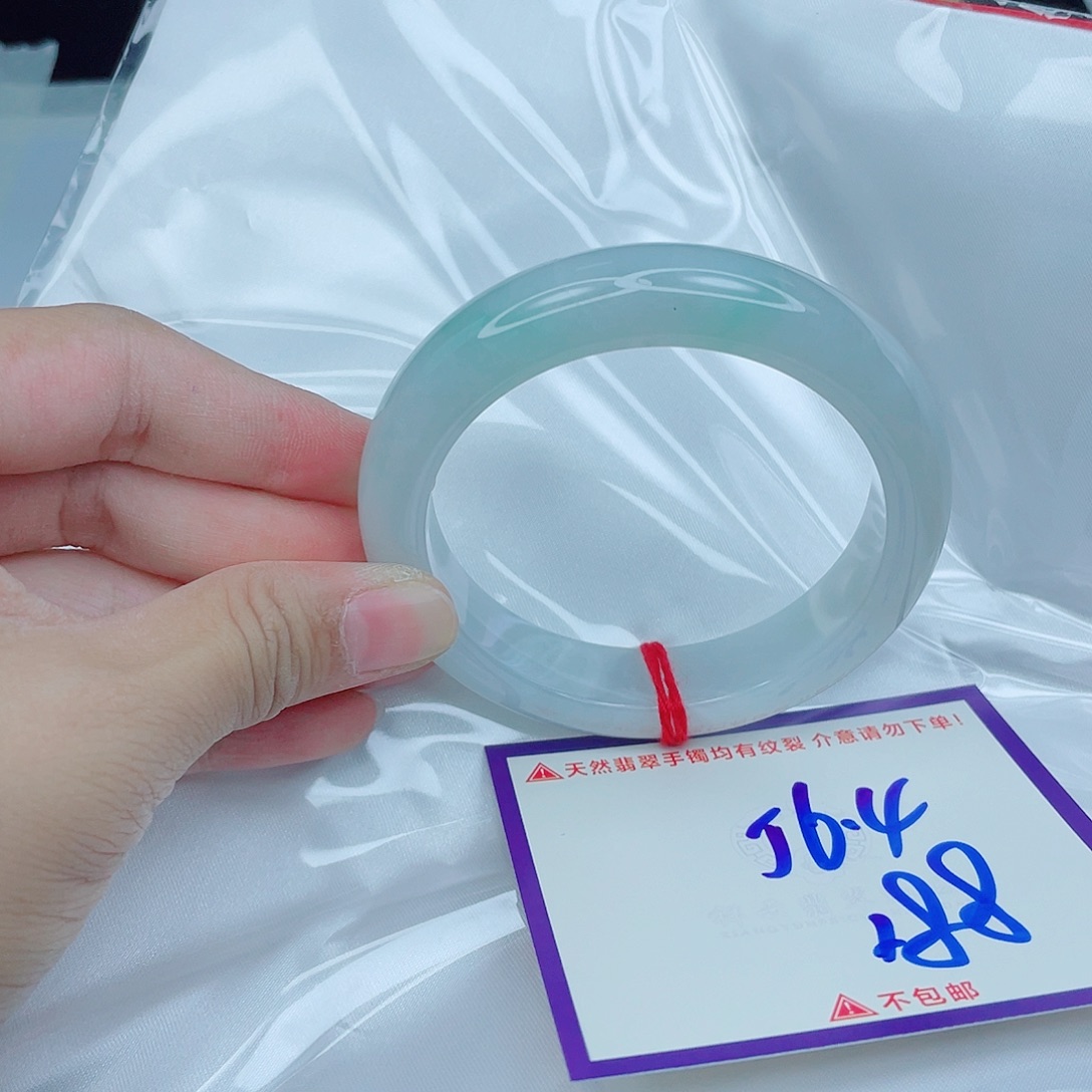 翡翠手镯未镶嵌翡翠