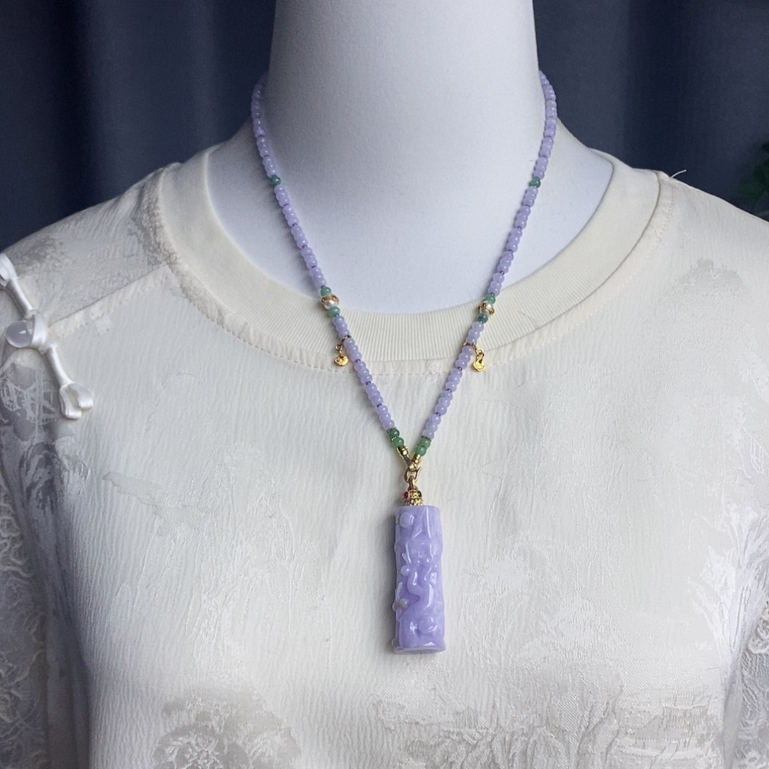 翡翠未镶嵌吊坠(赠链)