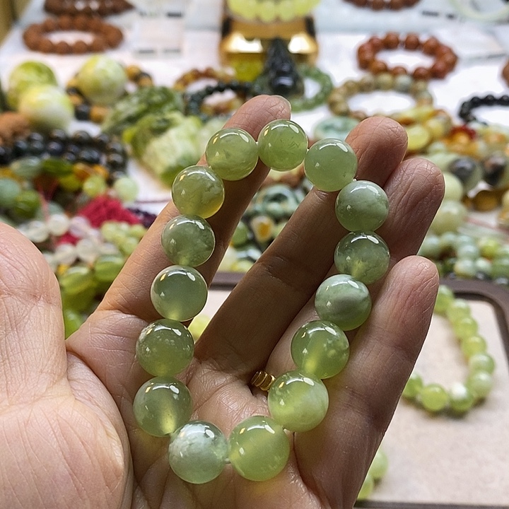 未镶嵌蛇纹石玉手镯于****°