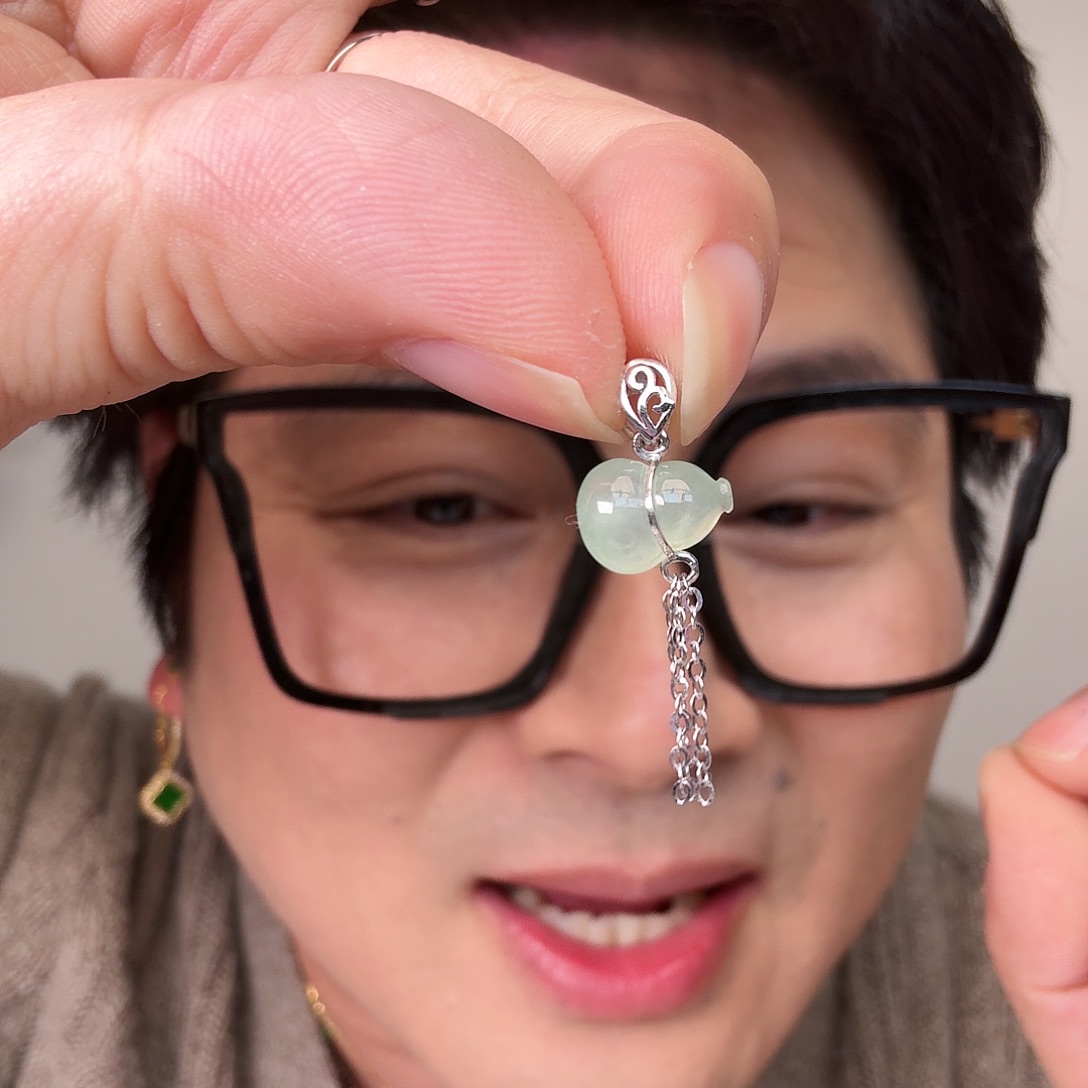 翡翠18K金镶嵌颈饰一件