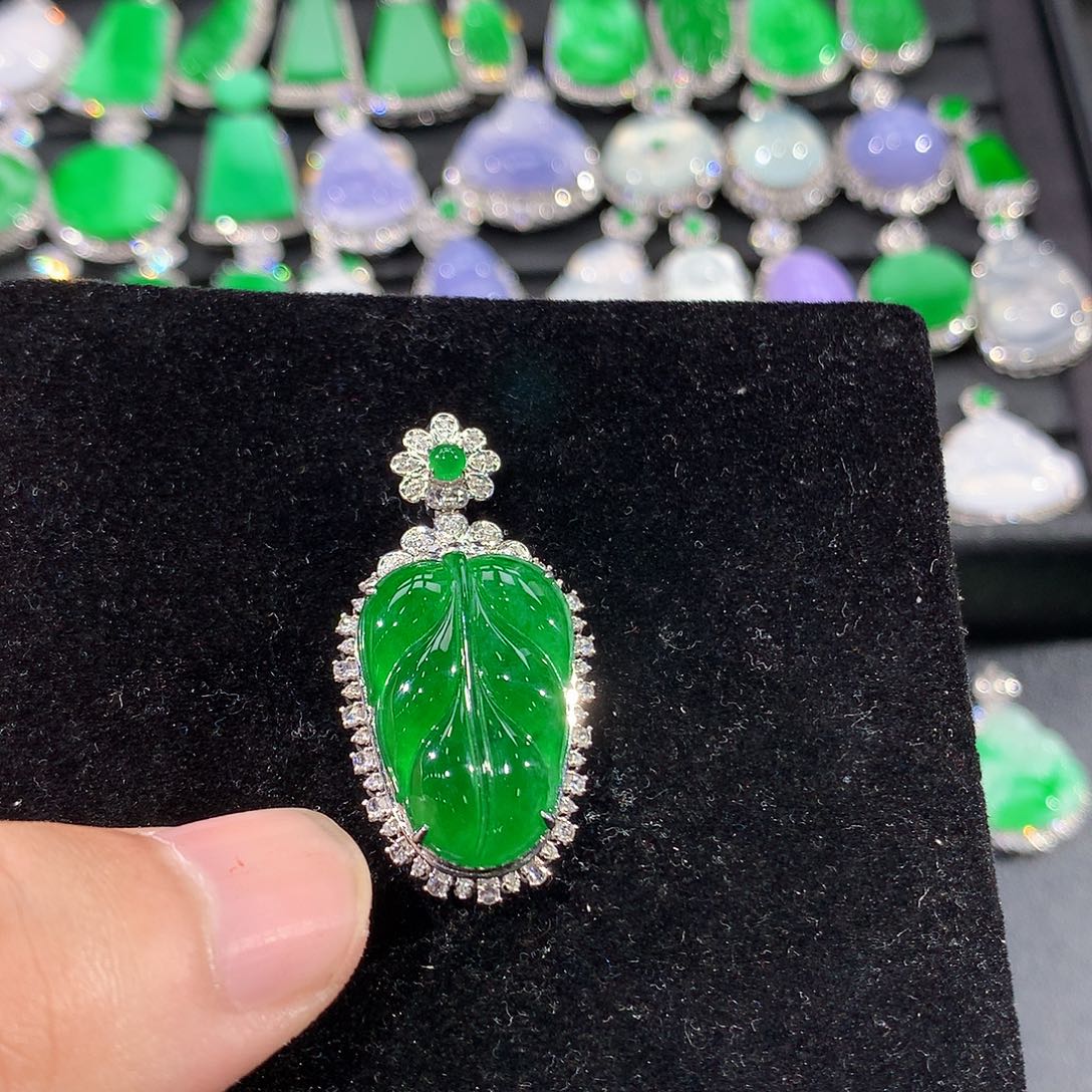 翡翠18K金镶嵌颈饰