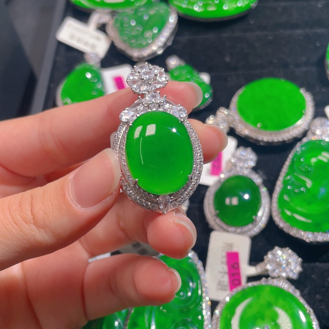 翡翠颈饰未镶嵌保a保真纯天然翡翠