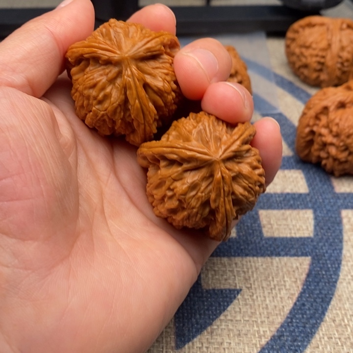 吊坠文玩核桃爷*?三棱