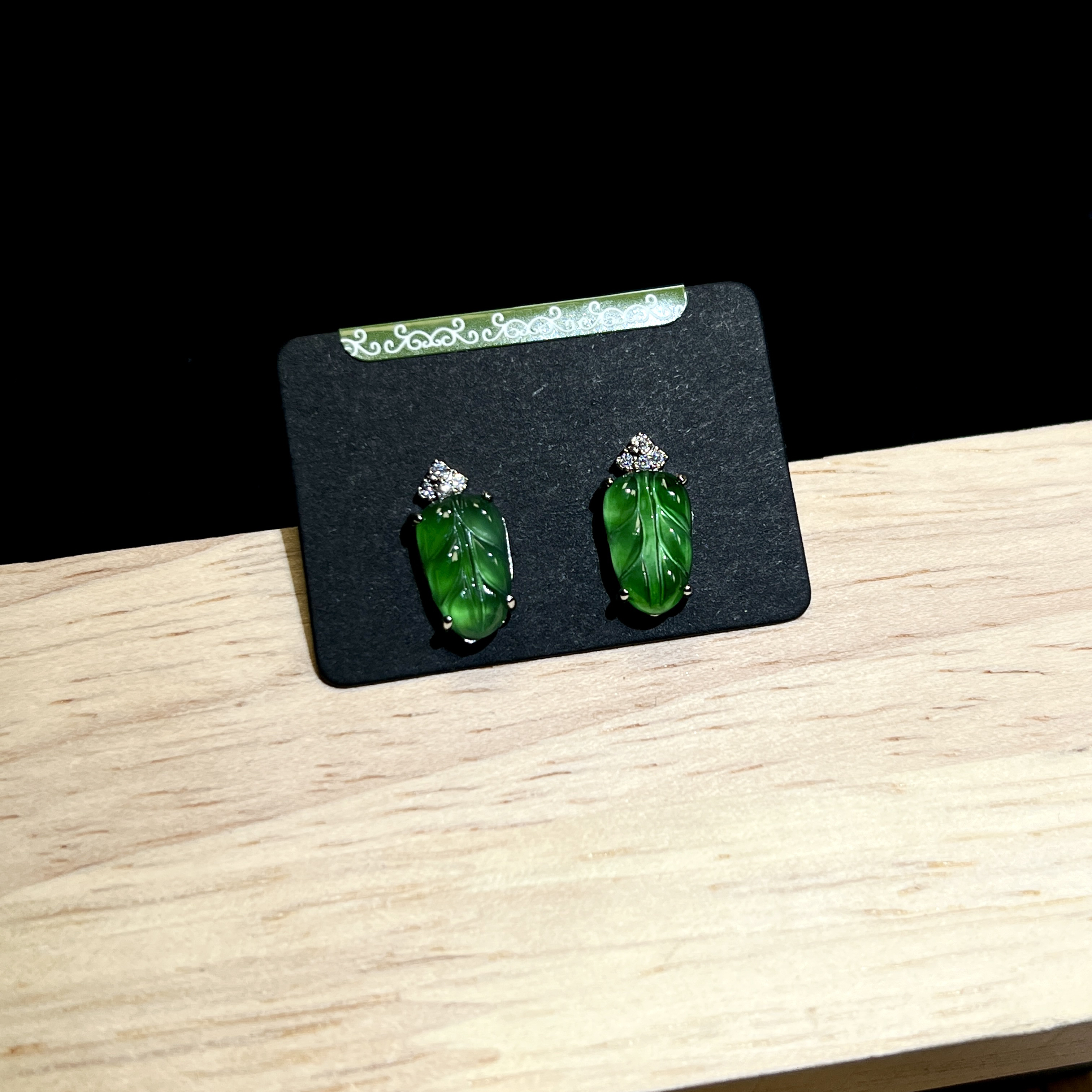 纯天然A货翡翠冰种阳绿叶子潮流款式耳钉带耳堵 多样性发其一