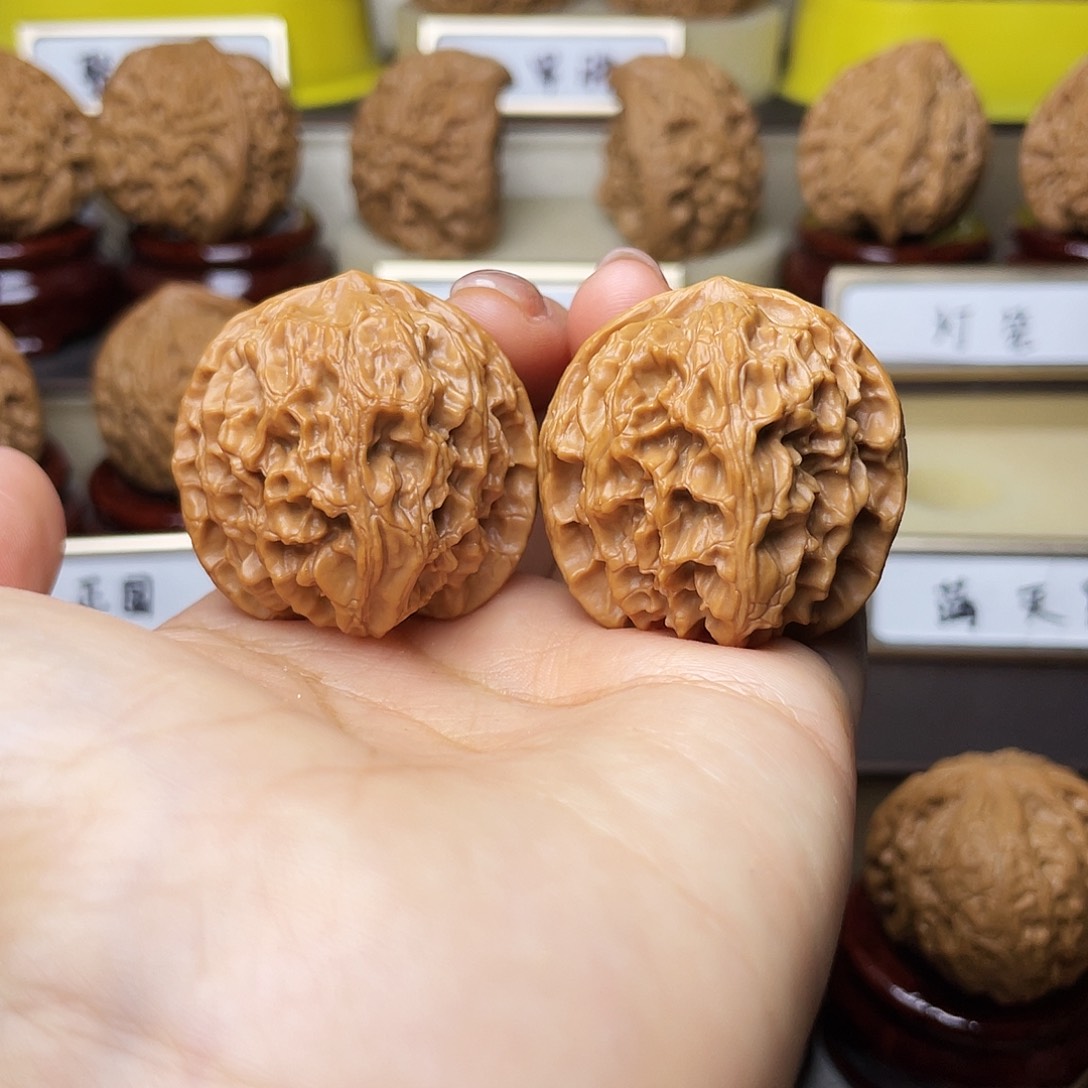 把件文玩核桃苹果园35左右