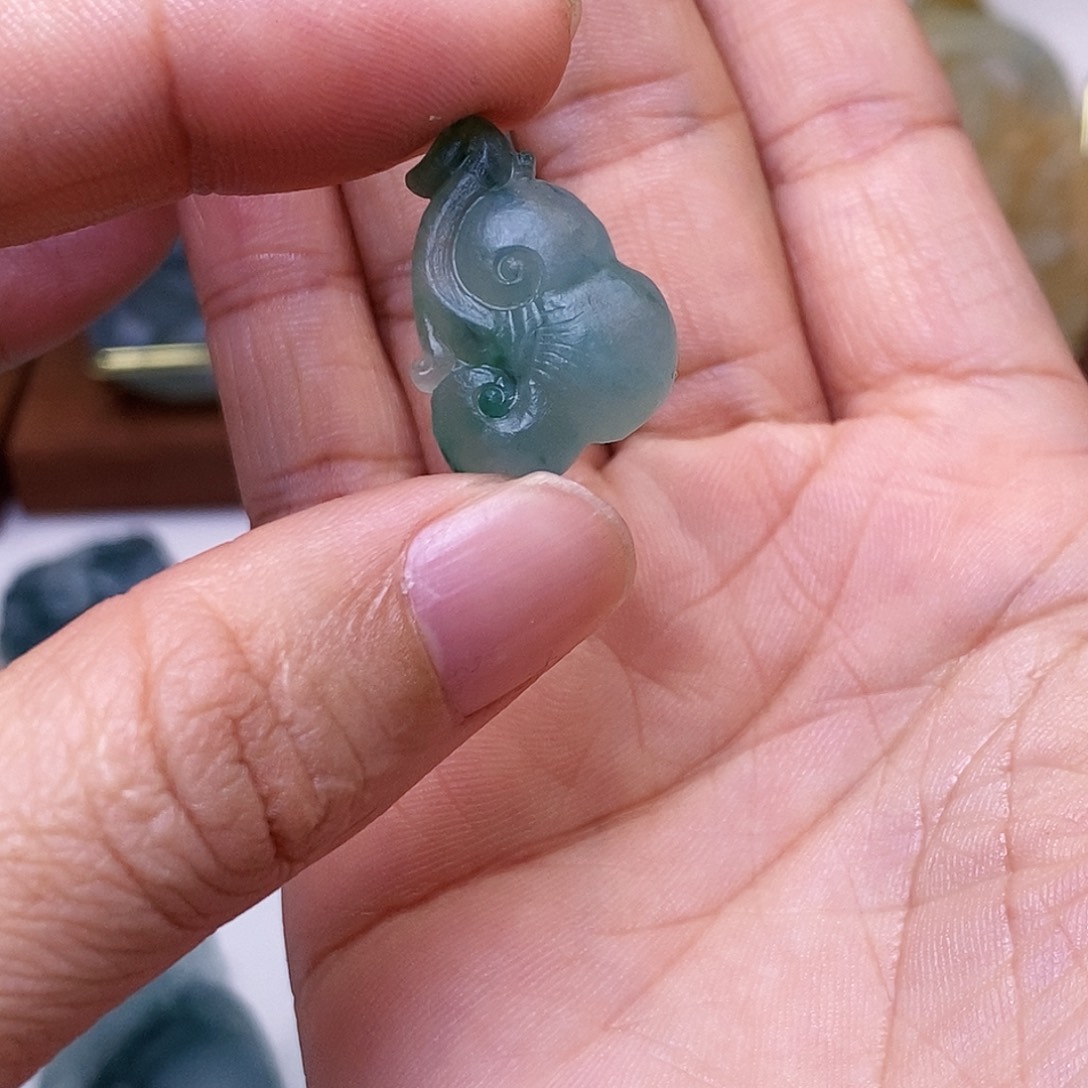 定制翡翠未镶嵌吊坠