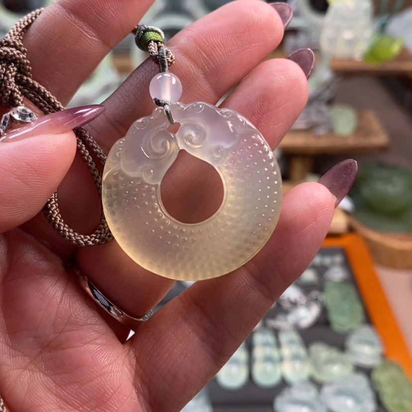 【闪购商品】蛇纹石玉未镶嵌颈饰