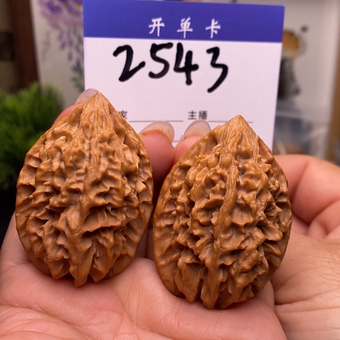 文玩核桃吊坠金钱鼠。 全品。边35。丹