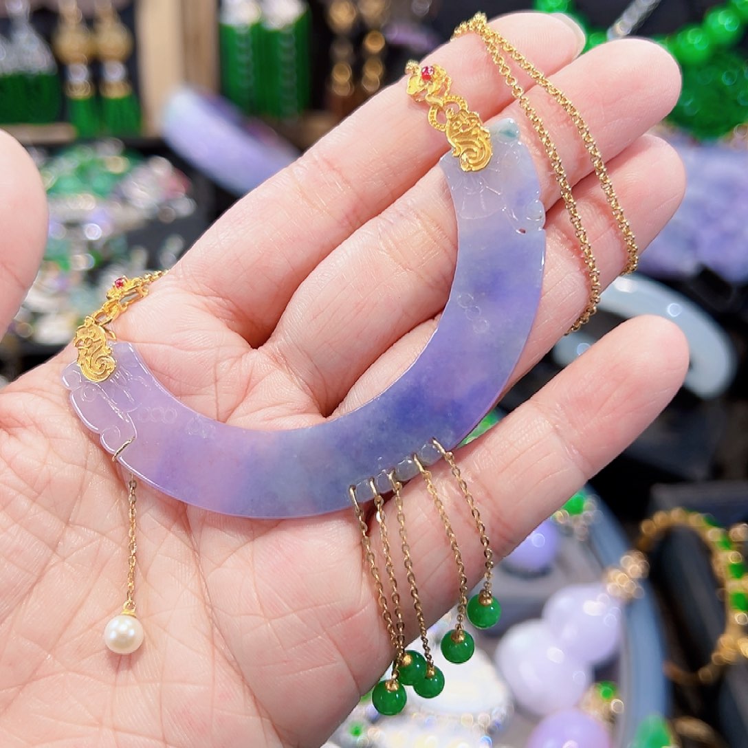 翡翠颈饰18K金镶嵌签收后24小时鉴赏期