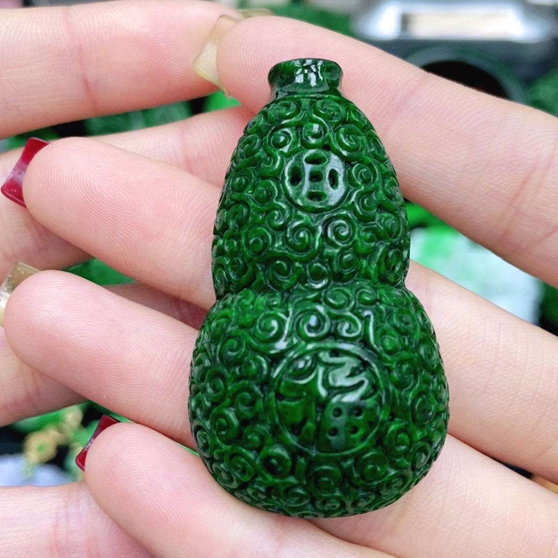 翡翠颈饰未镶嵌葫芦