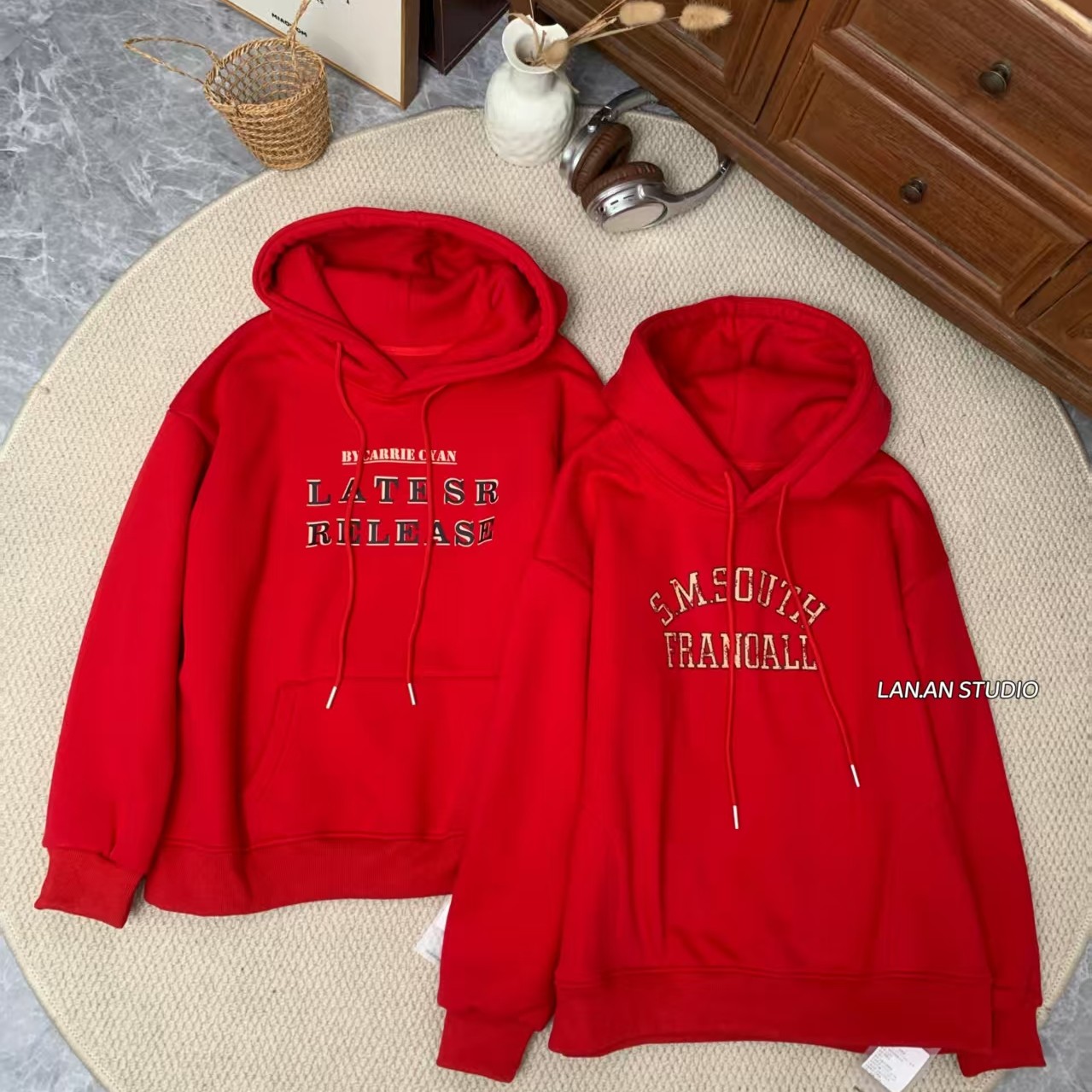 新年红加绒加厚连帽字母印花卫衣