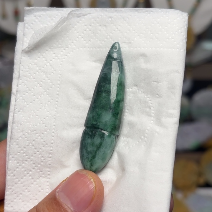 翡翠颈饰未镶嵌吊坠