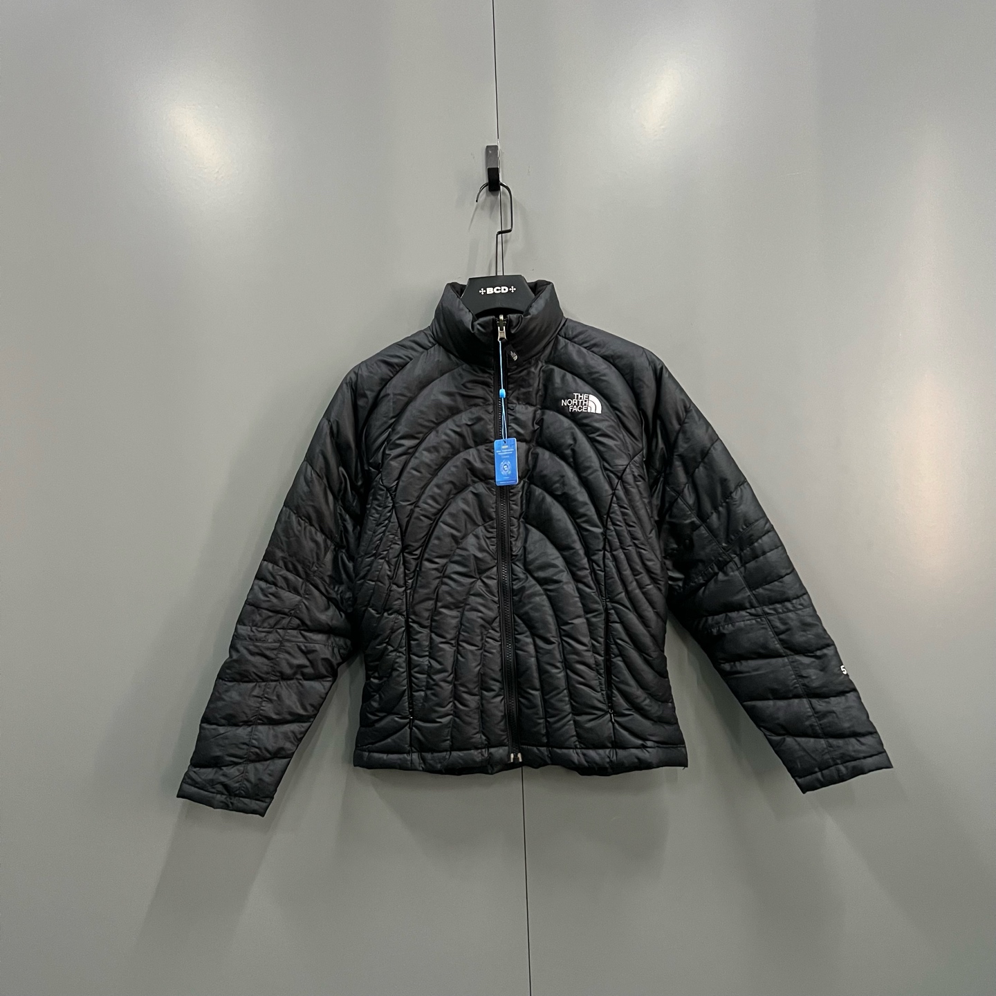 95新 maje jp1231 TNF 北面 黑色印花logo羽绒外套 S码 208411