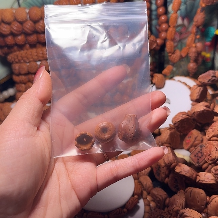 桃核手串平安扣三通鲨鱼呗