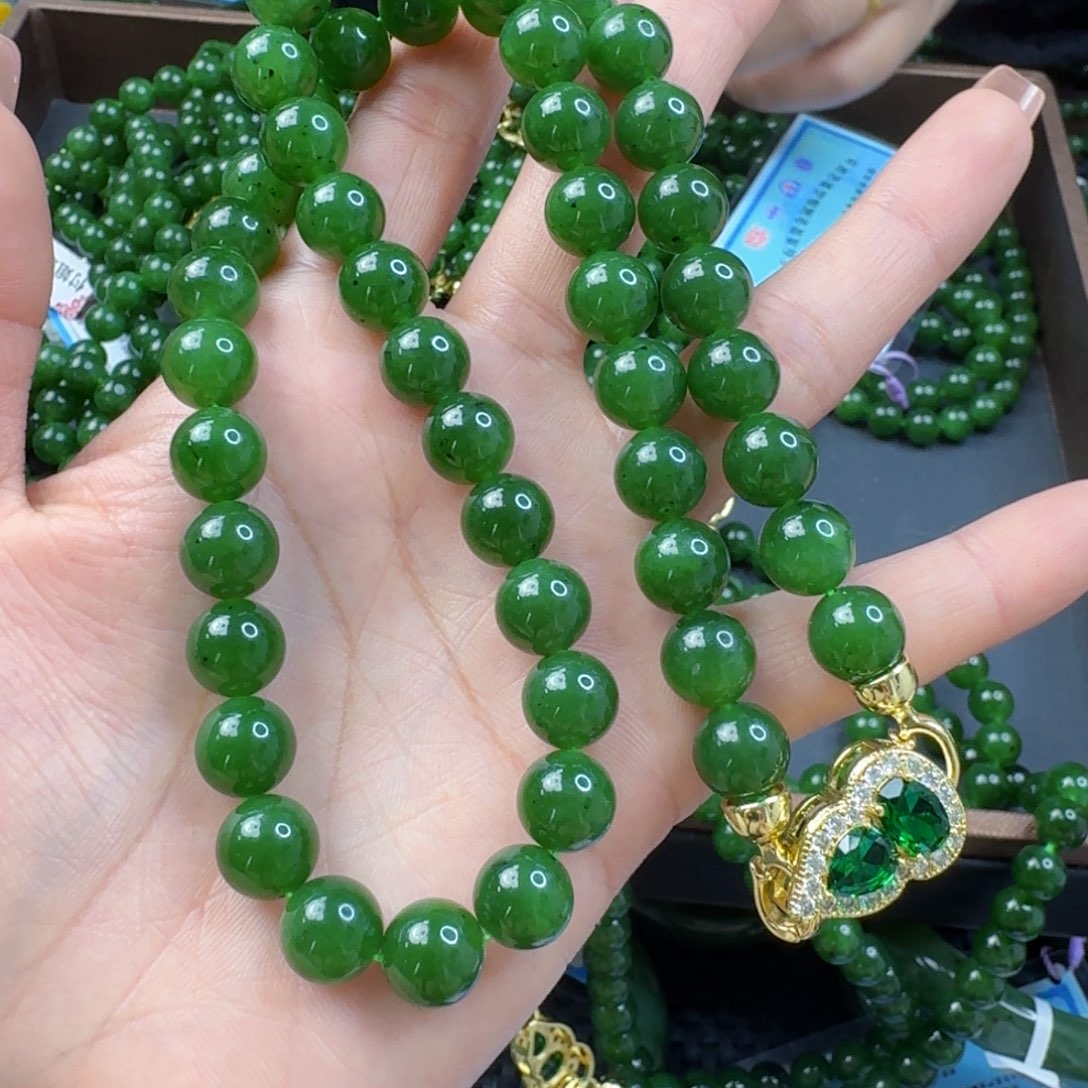 和田玉（碧玉）颈饰未镶嵌