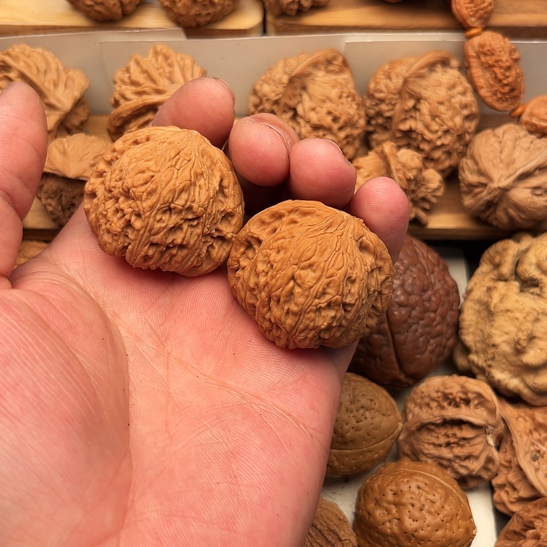 用***7文玩核桃吊坠绣球