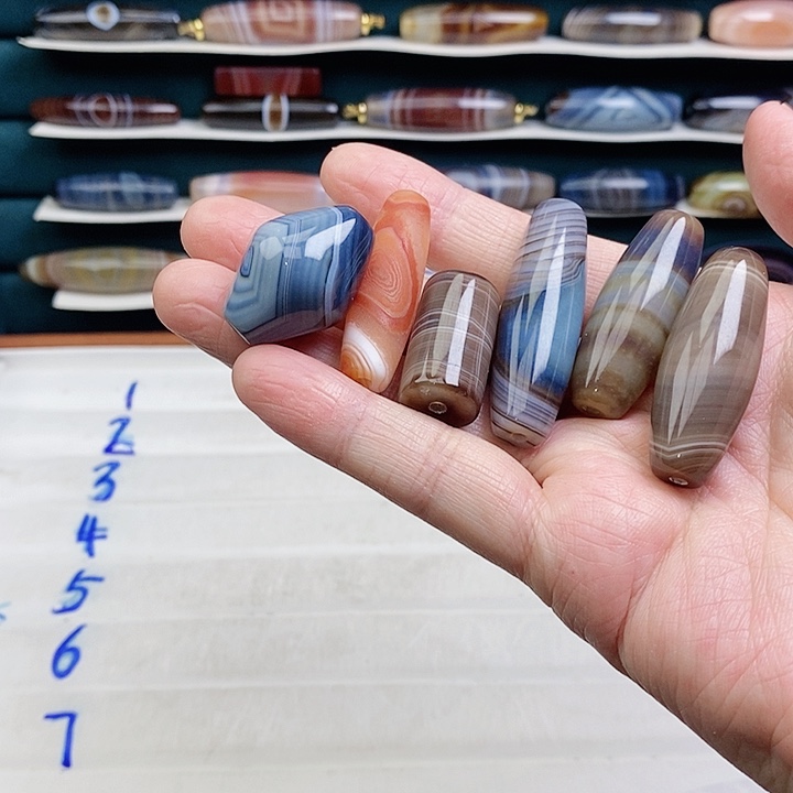 格***朵玛瑙/玉髓未镶嵌颈饰