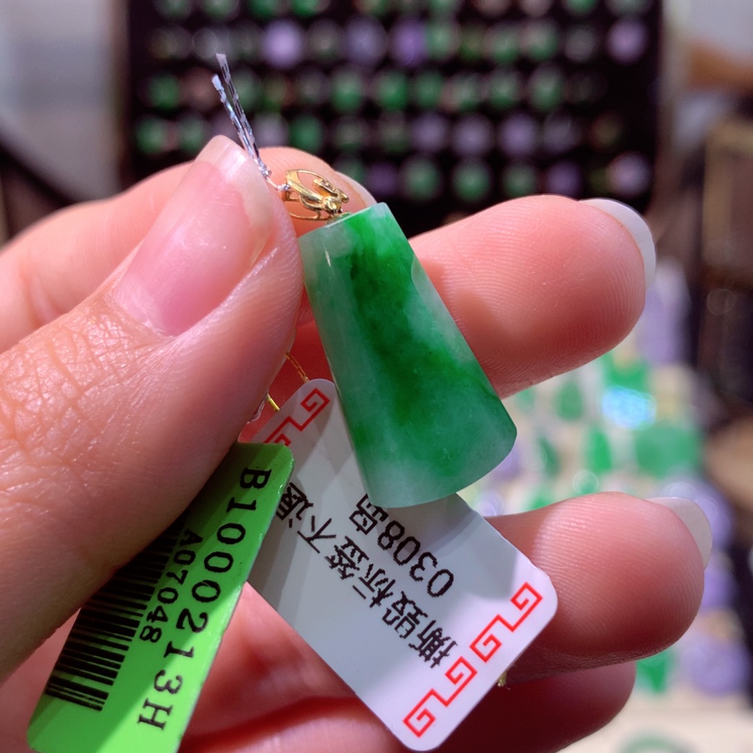 翡翠颈饰18K金镶嵌翡翠