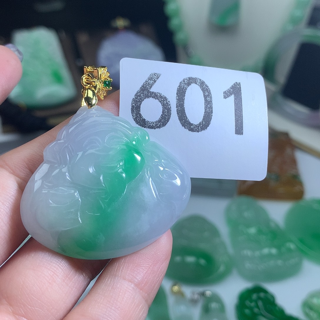 翡翠未镶嵌吊坠(赠链)