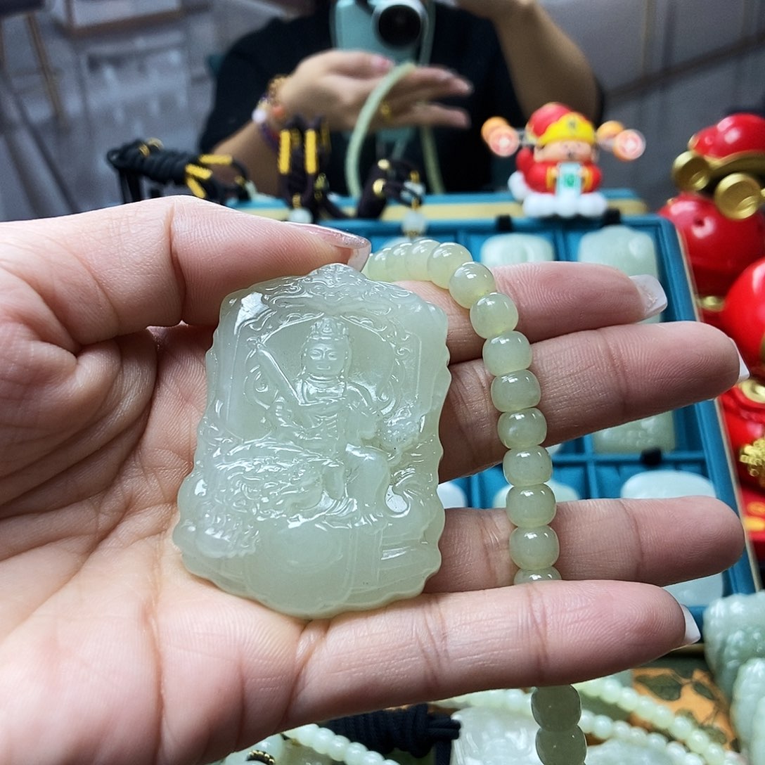 和田玉颈饰未镶嵌凭**风