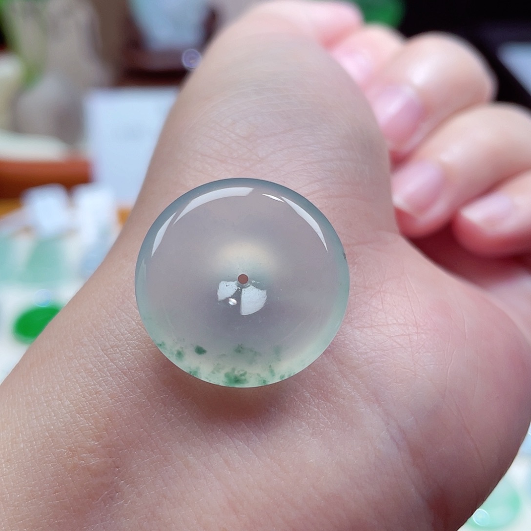 翡翠颈饰未镶嵌平安扣