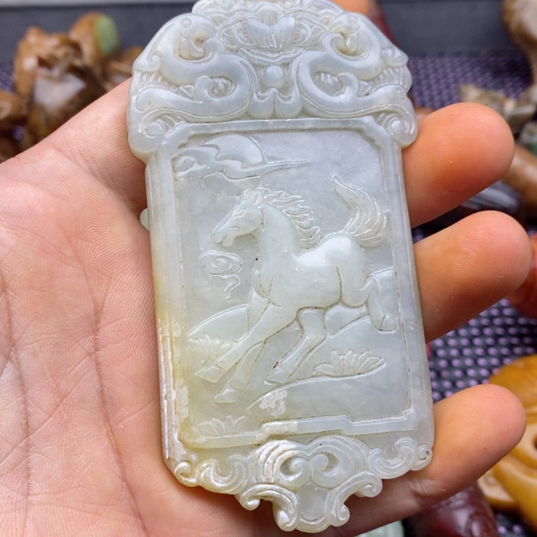 蛇纹石玉颈饰足银镀金镶嵌